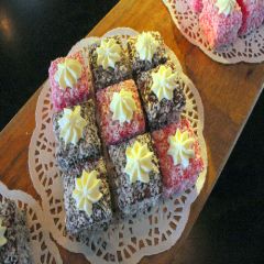 Mini Raspberry or Chocolate Lamingtons (12 Pieces)